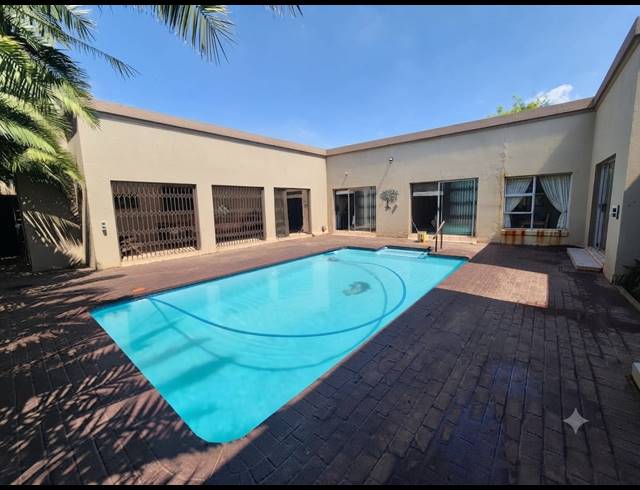 3 BEDROOM HOUSE FOR SALE IN VANDERBIJLPARK SE 2